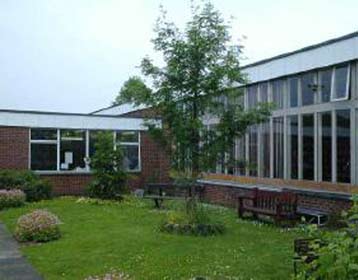 Image of the front of Mauricewood Primary School Penicuik